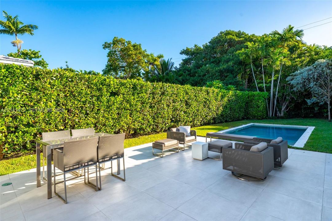 For Sale: $3,600,000 (5 beds, 5 baths, 2646 Square Feet)