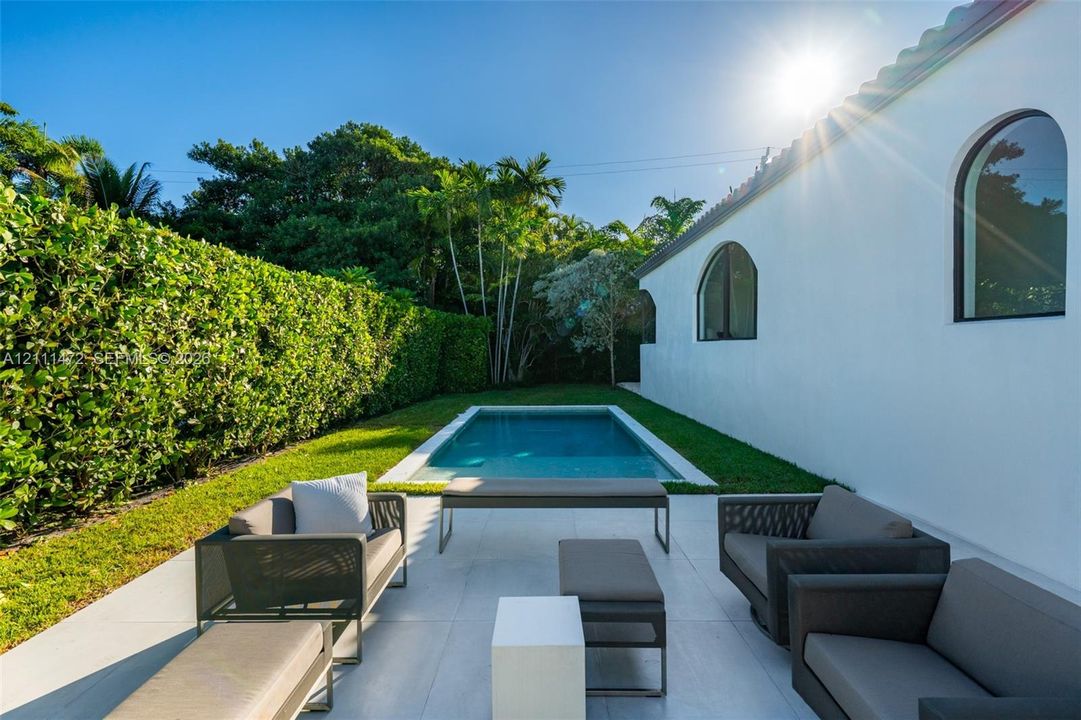 For Sale: $3,600,000 (5 beds, 5 baths, 2646 Square Feet)
