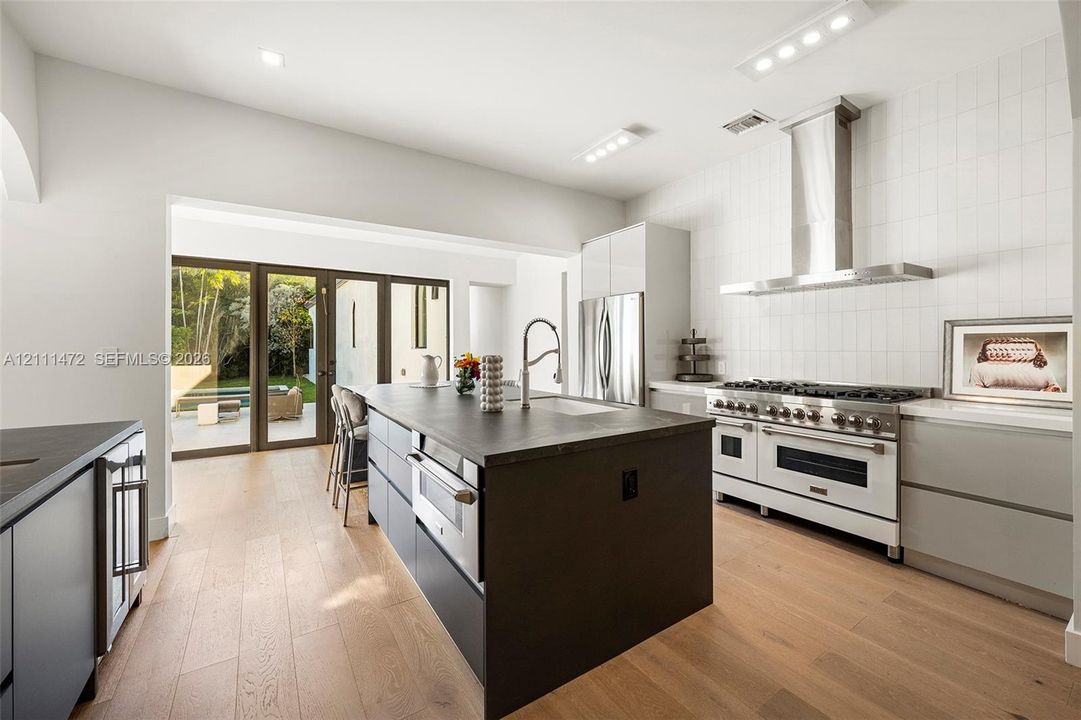 For Sale: $3,600,000 (5 beds, 5 baths, 2646 Square Feet)
