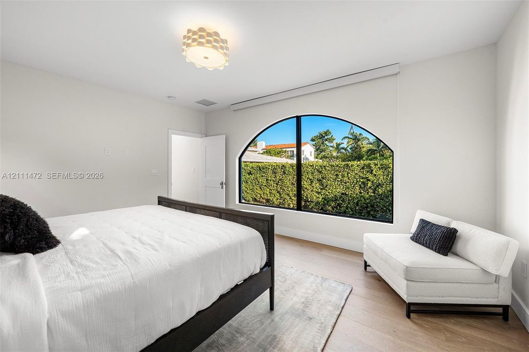 For Sale: $3,600,000 (5 beds, 5 baths, 2646 Square Feet)
