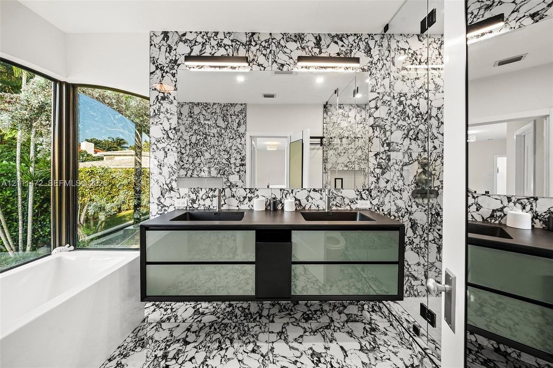 For Sale: $3,600,000 (5 beds, 5 baths, 2646 Square Feet)