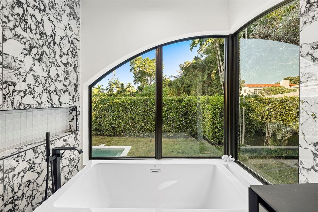 For Sale: $3,600,000 (5 beds, 5 baths, 2646 Square Feet)