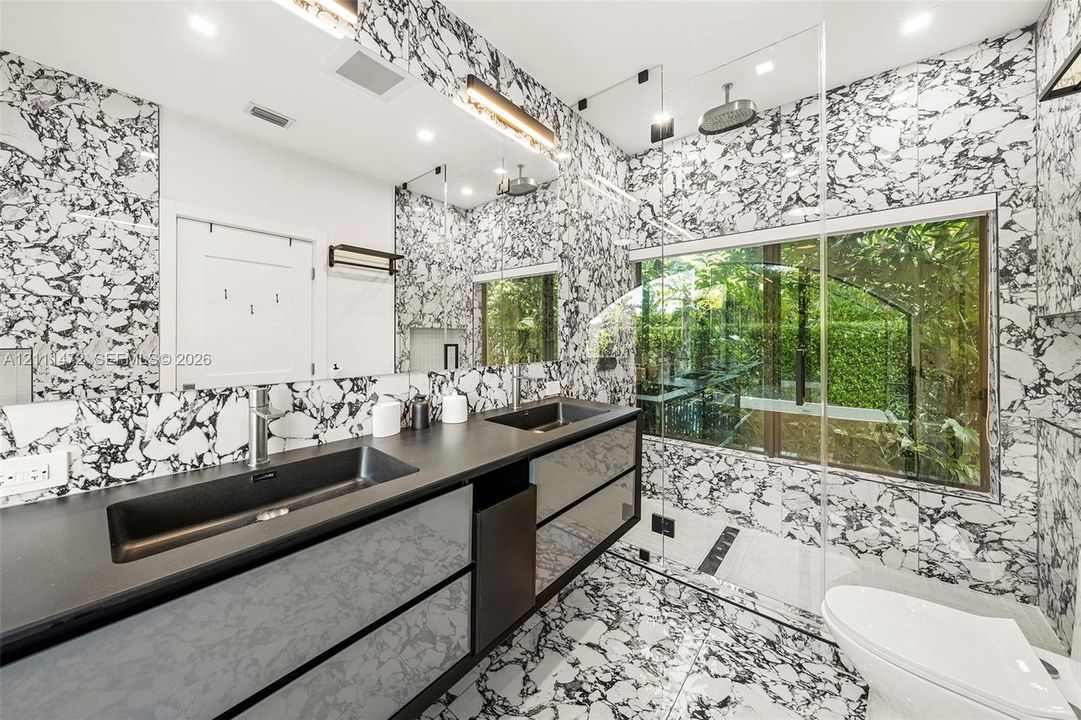 For Sale: $3,600,000 (5 beds, 5 baths, 2646 Square Feet)