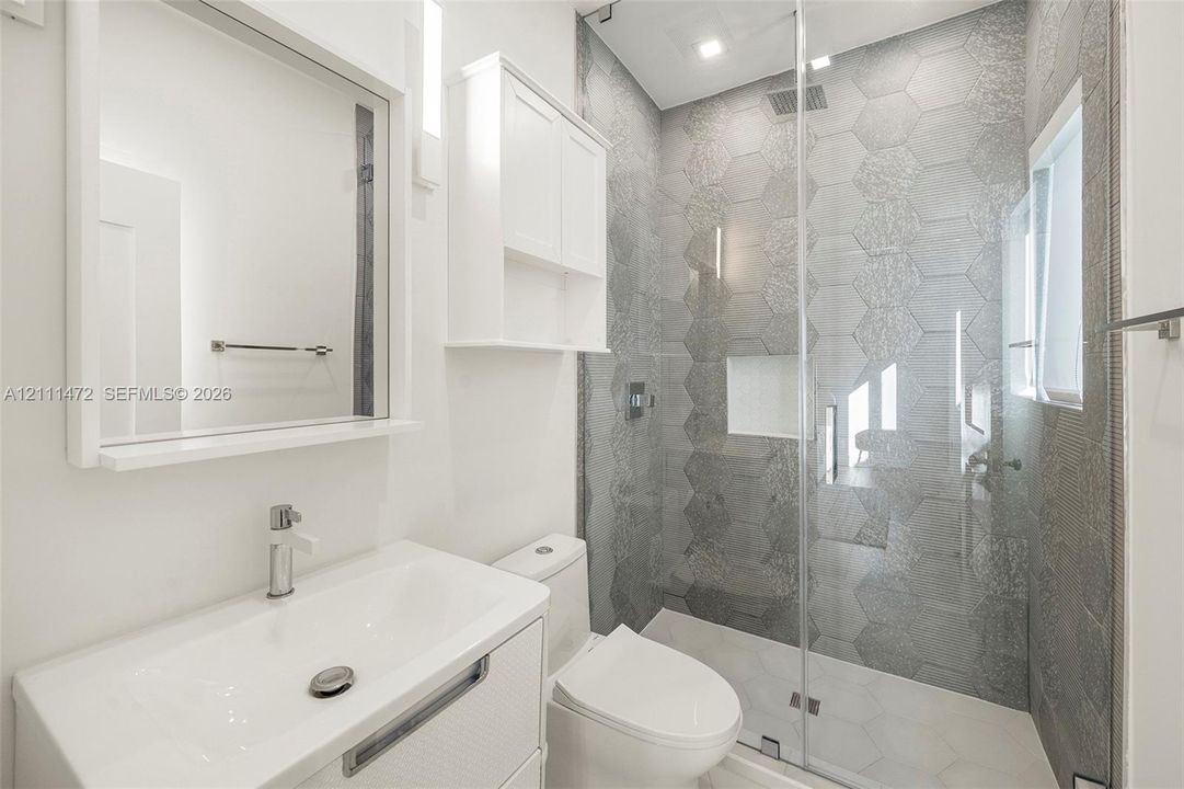 For Sale: $3,600,000 (5 beds, 5 baths, 2646 Square Feet)