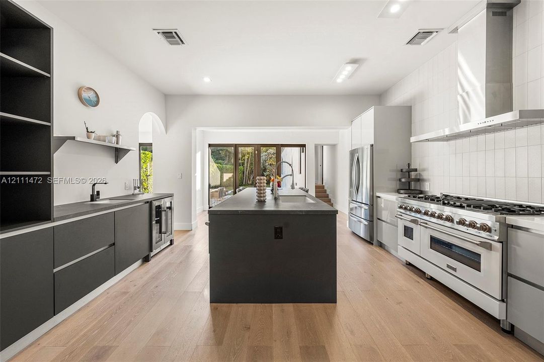For Sale: $3,600,000 (5 beds, 5 baths, 2646 Square Feet)
