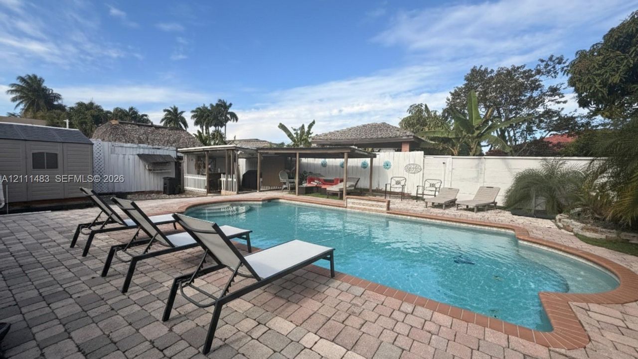 For Rent: $3,800 (3 beds, 2 baths, 2382 Square Feet)