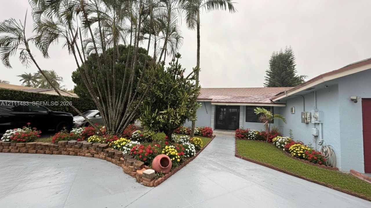 For Rent: $3,800 (3 beds, 2 baths, 2382 Square Feet)