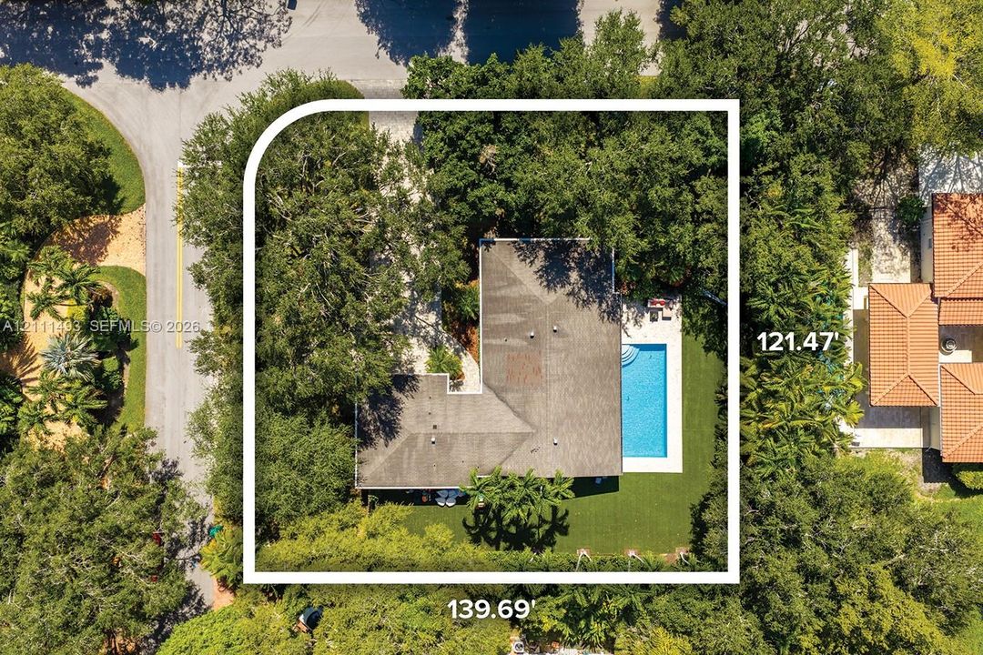 En Venta: $2,395,000 (0.39 acres)