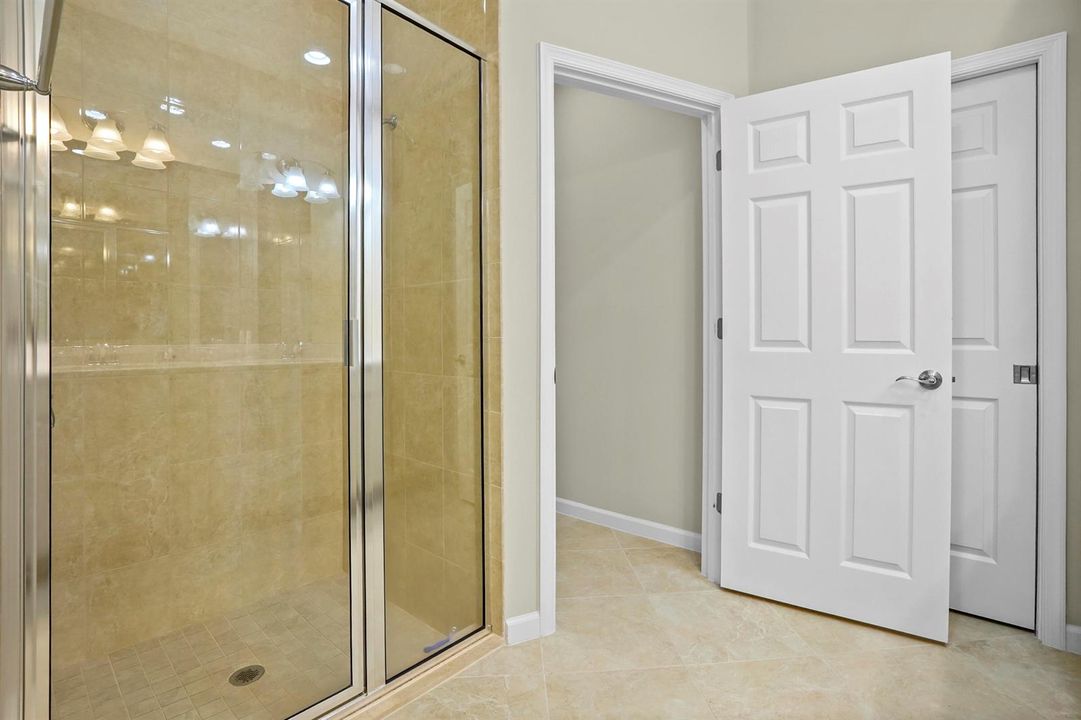 18 Bathroom 02