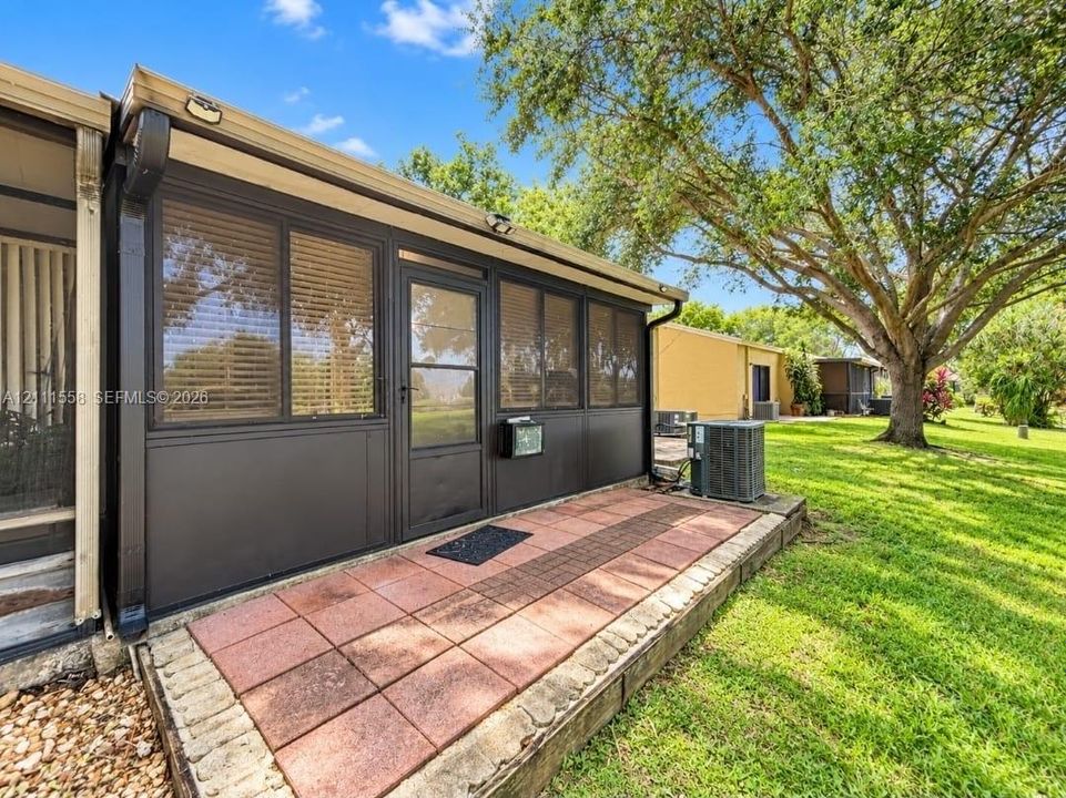 For Rent: $2,400 (2 beds, 1 baths, 1087 Square Feet)