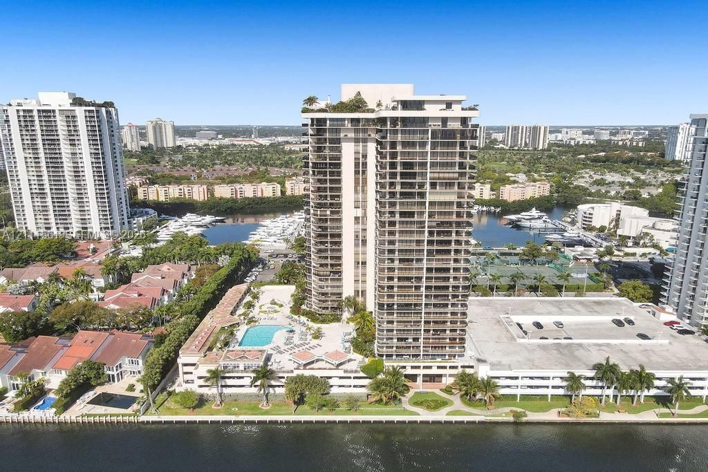 For Sale: $675,000 (2 beds, 2 baths, 1522 Square Feet)
