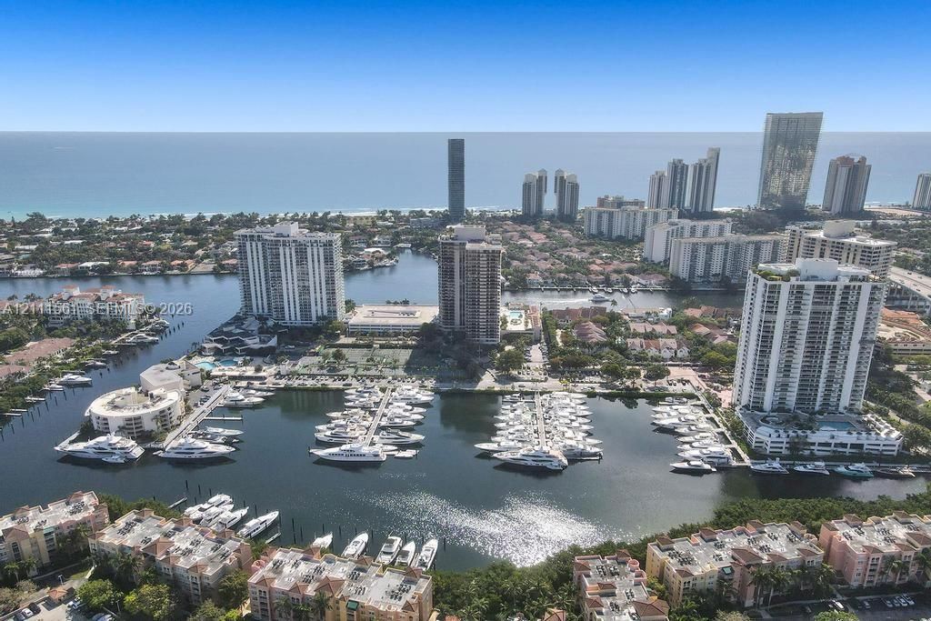 For Sale: $675,000 (2 beds, 2 baths, 1522 Square Feet)