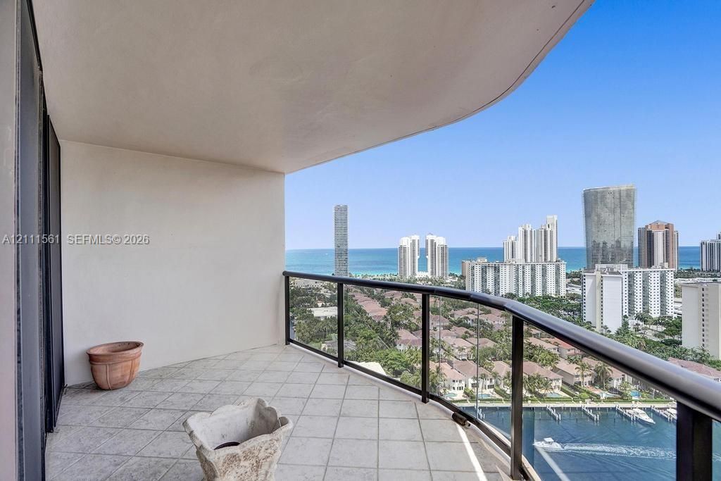 For Sale: $675,000 (2 beds, 2 baths, 1522 Square Feet)