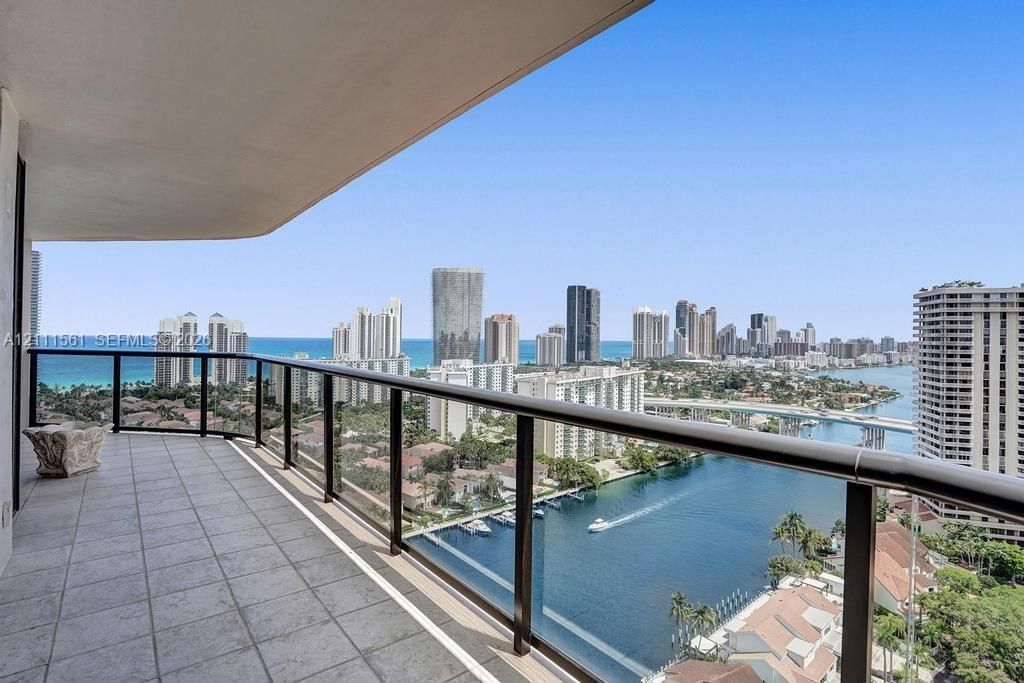For Sale: $675,000 (2 beds, 2 baths, 1522 Square Feet)