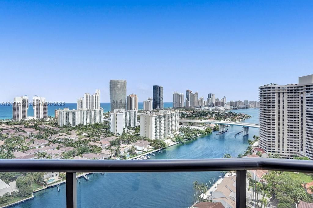 For Sale: $675,000 (2 beds, 2 baths, 1522 Square Feet)