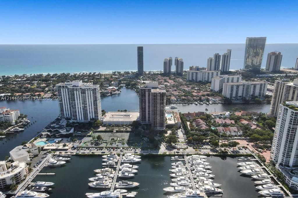 For Sale: $675,000 (2 beds, 2 baths, 1522 Square Feet)