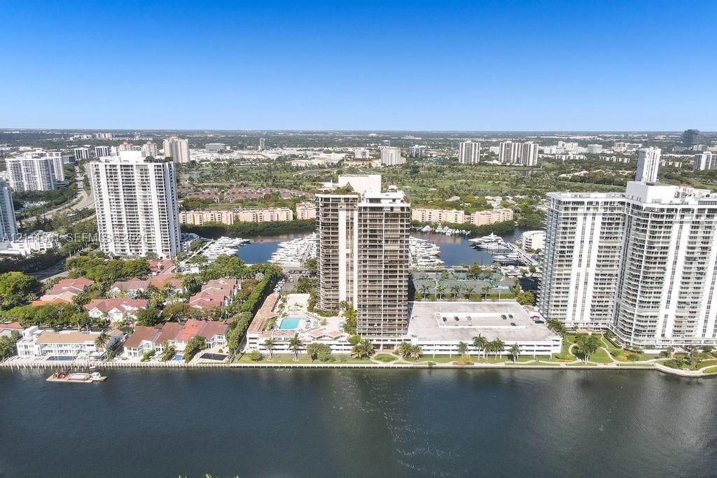 For Sale: $675,000 (2 beds, 2 baths, 1522 Square Feet)