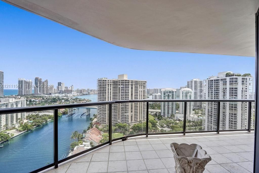 For Sale: $675,000 (2 beds, 2 baths, 1522 Square Feet)