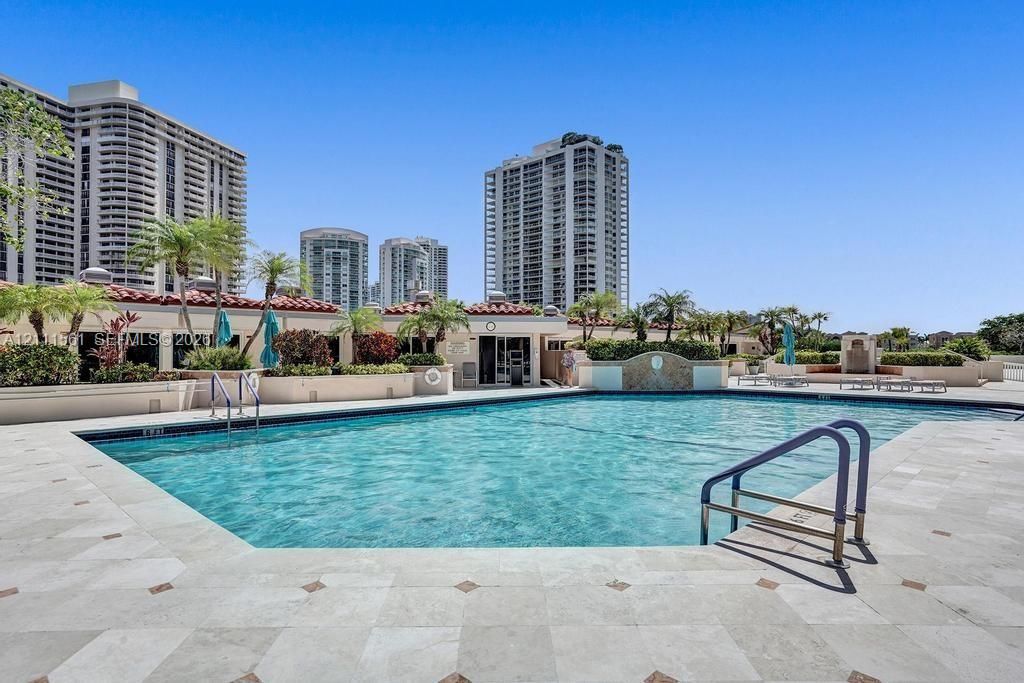 For Sale: $675,000 (2 beds, 2 baths, 1522 Square Feet)