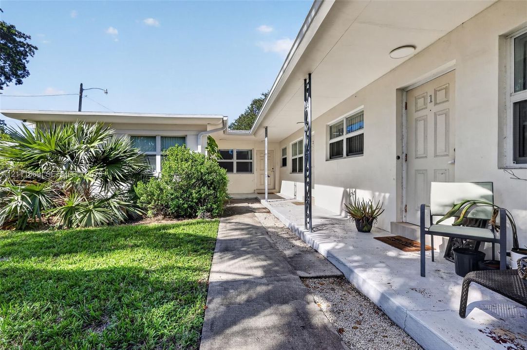 For Rent: $1,850 (2 beds, 1 baths, 810 Square Feet)