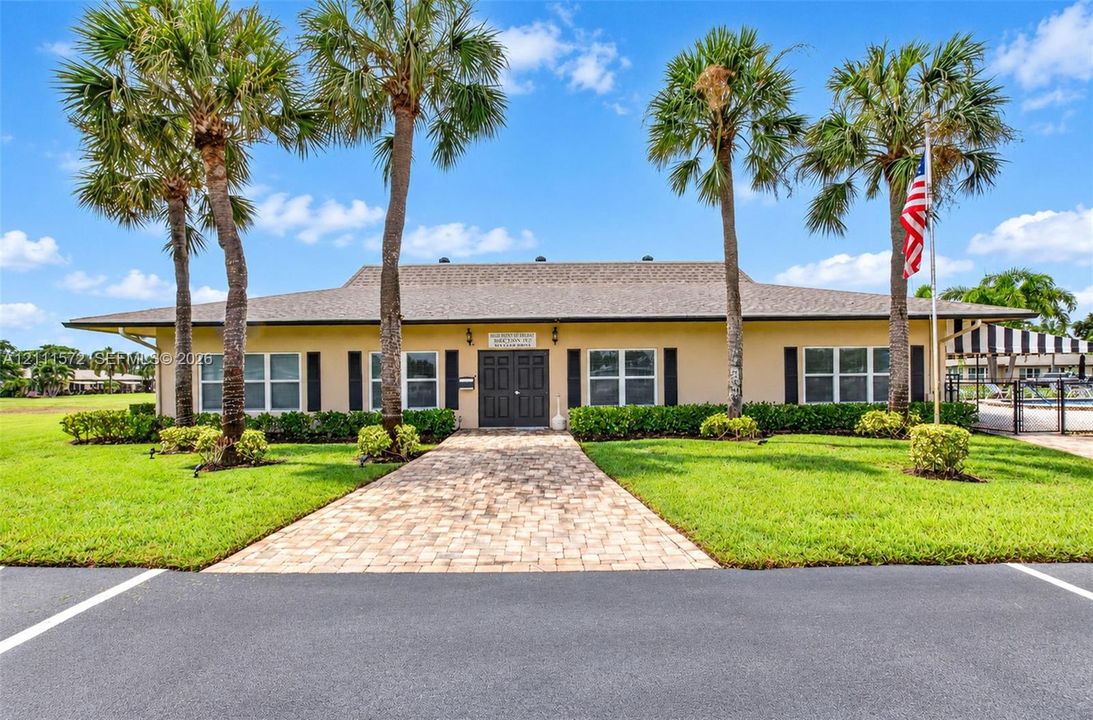 Recreational complex featuring a clubhouse with social activities, community room, bar & kitchen, library
