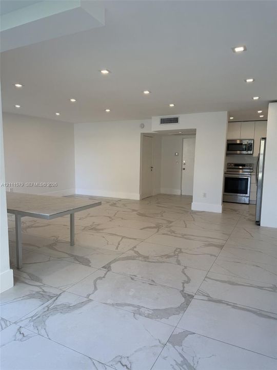 For Sale: $252,000 (1 beds, 1 baths, 536 Square Feet)