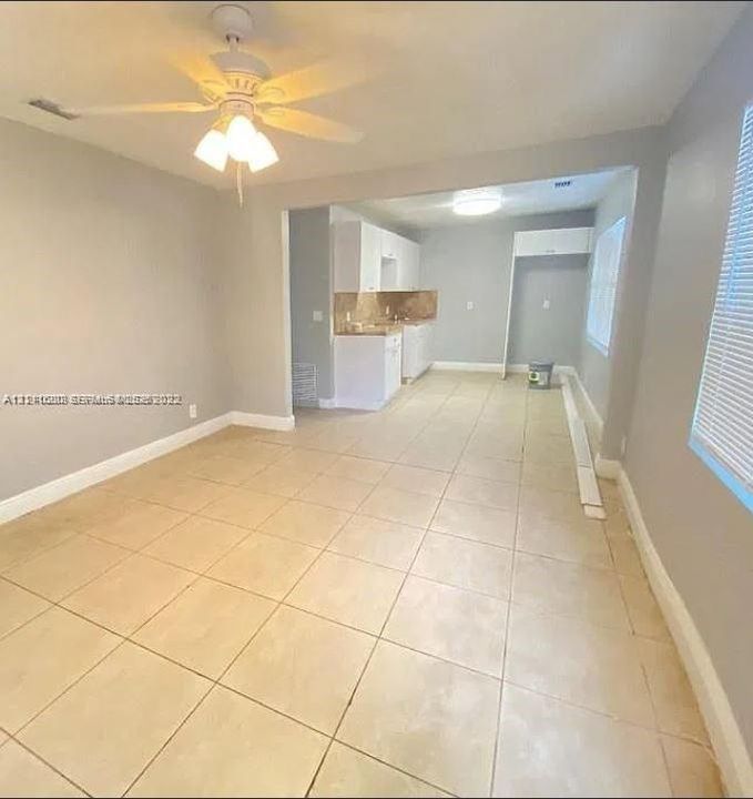 For Rent: $2,850 (2 beds, 1 baths, 700 Square Feet)