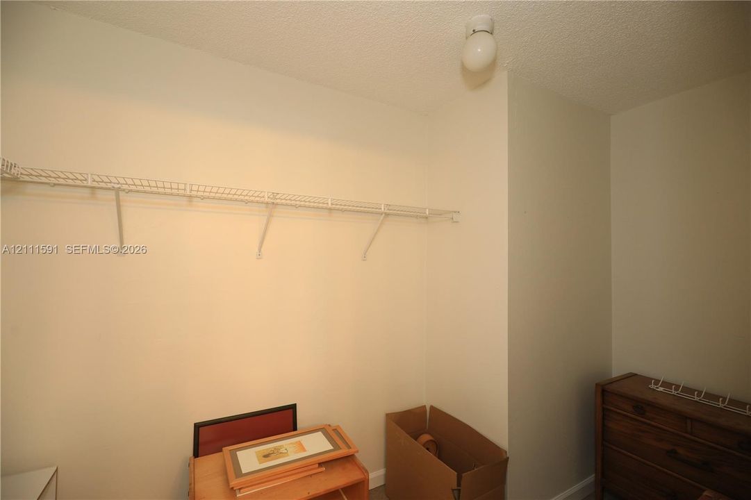 For Rent: $3,300 (1 beds, 2 baths, 990 Square Feet)