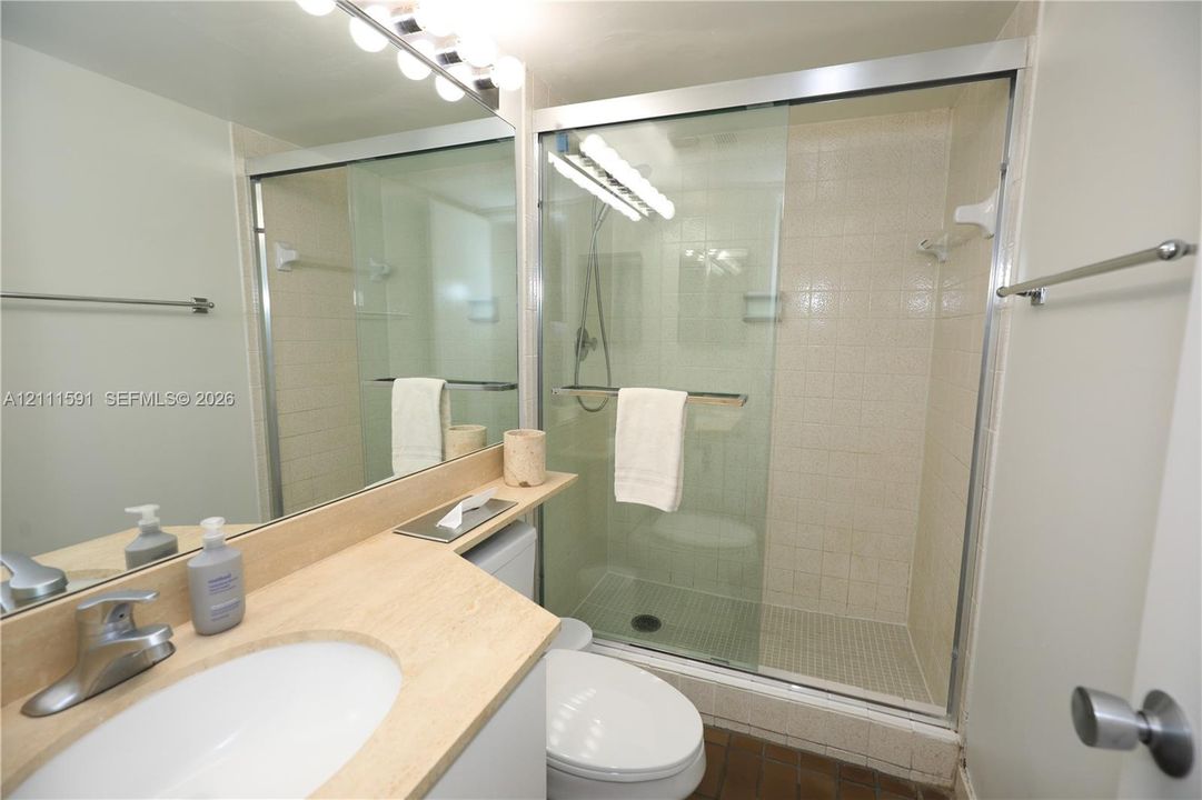 For Rent: $3,300 (1 beds, 2 baths, 990 Square Feet)