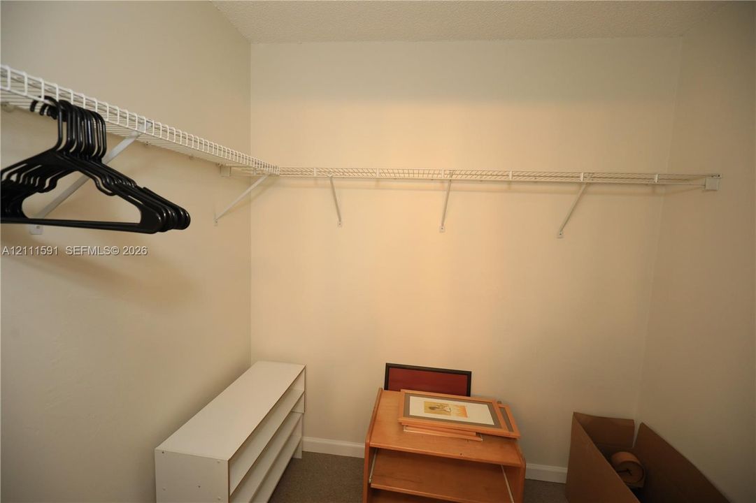 For Rent: $3,300 (1 beds, 2 baths, 990 Square Feet)