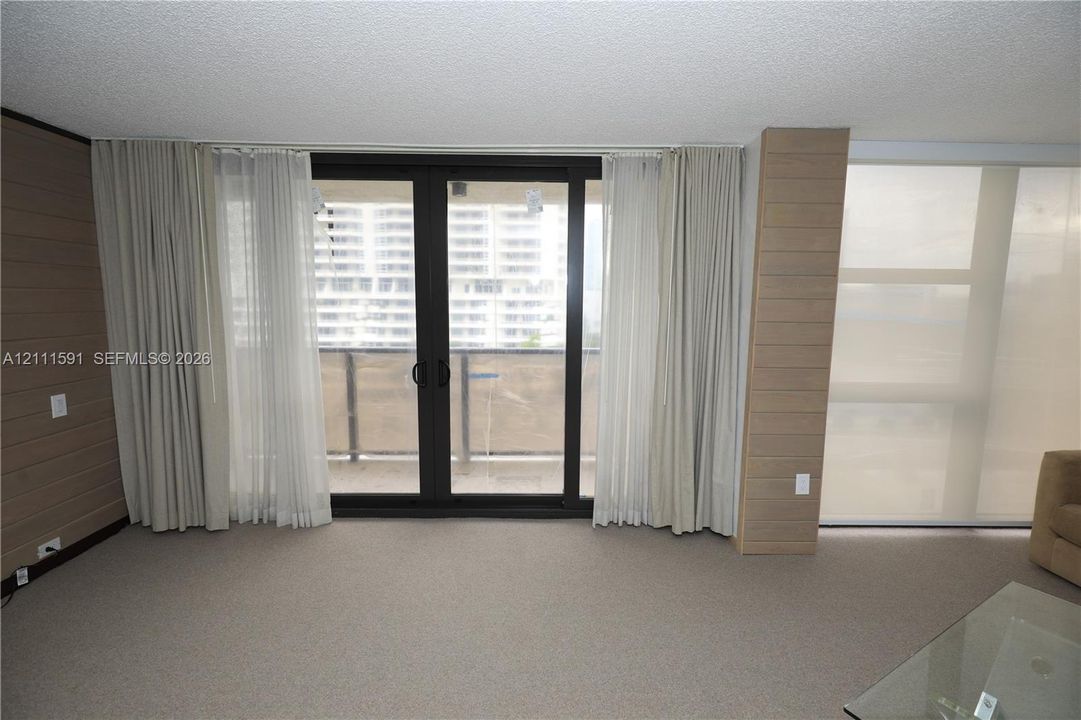 For Rent: $3,300 (1 beds, 2 baths, 990 Square Feet)