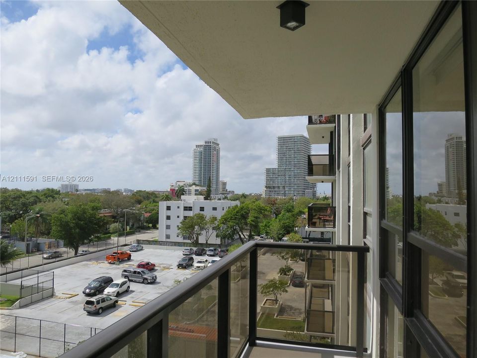 For Rent: $3,300 (1 beds, 2 baths, 990 Square Feet)