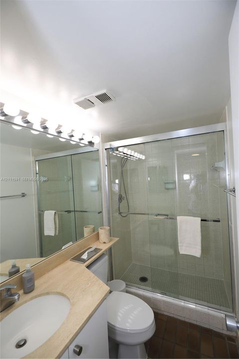 For Rent: $3,300 (1 beds, 2 baths, 990 Square Feet)