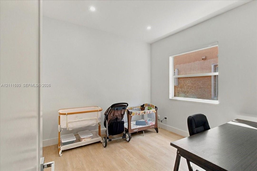 For Rent: $4,950 (3 beds, 2 baths, 1953 Square Feet)