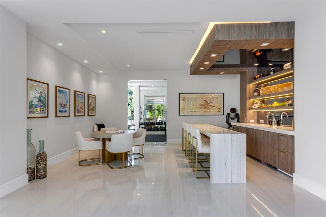 BAR_STRAIGHT_TO_FITNESS_ROOM