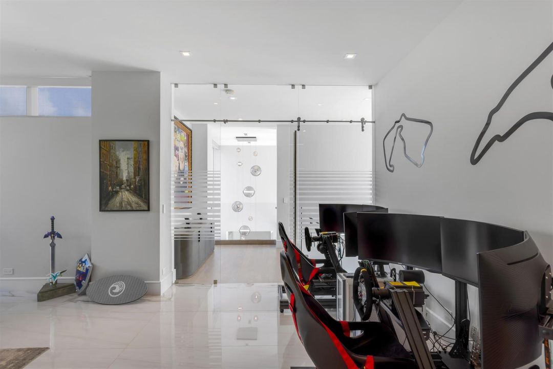 UPSTAIRS_FAMILY_ROOM_STRAIGHT_TO_STAIRS