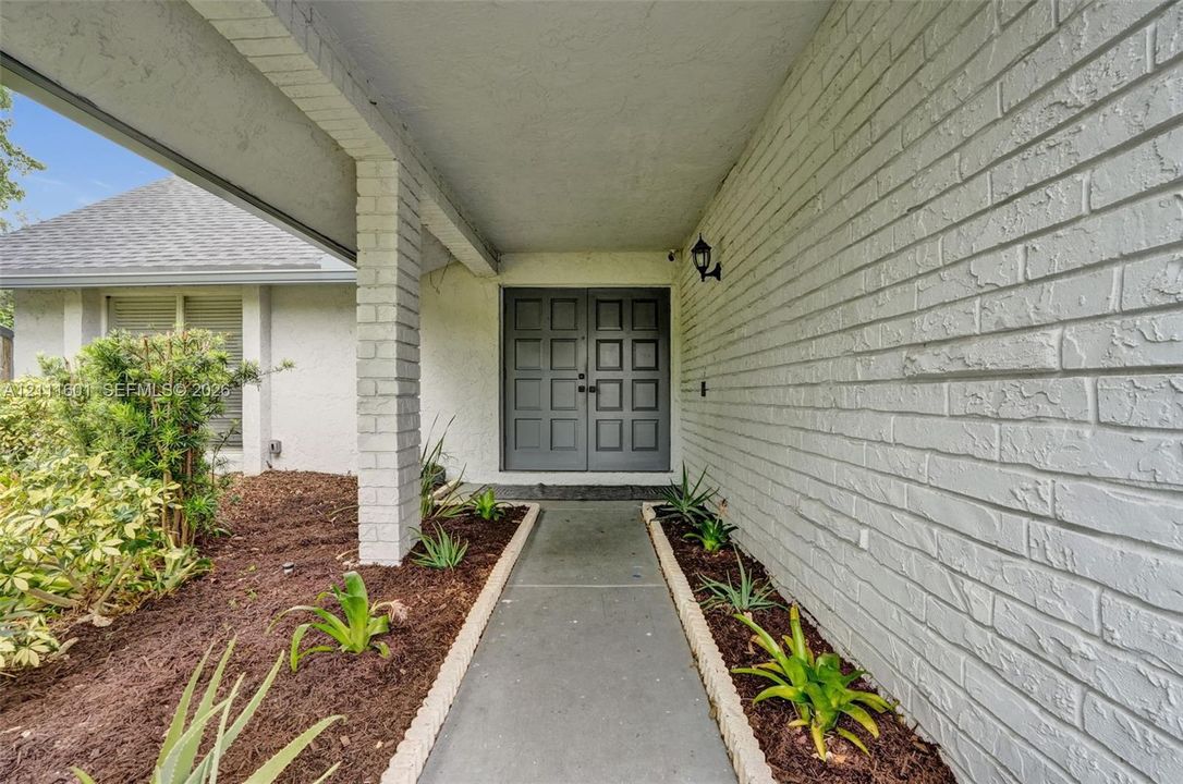 For Sale: $579,000 (4 beds, 3 baths, 1960 Square Feet)