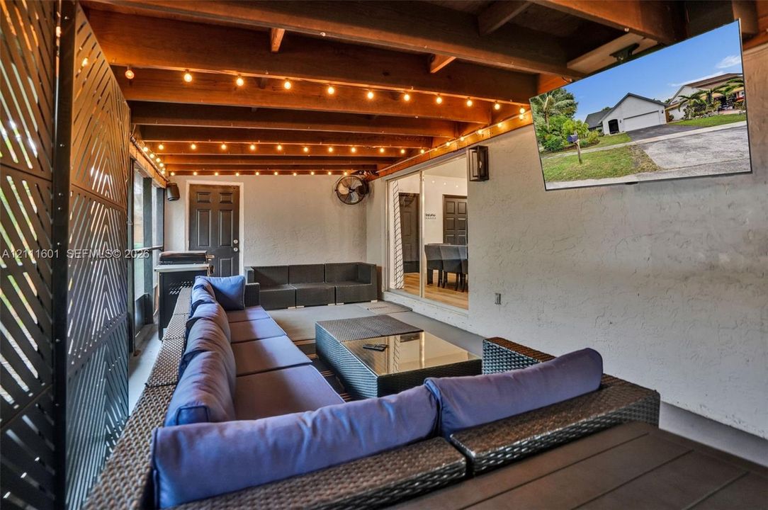 For Sale: $579,000 (4 beds, 3 baths, 1960 Square Feet)