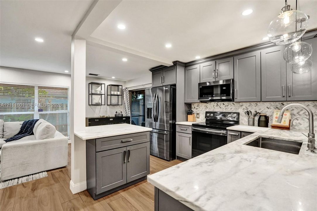 For Sale: $579,000 (4 beds, 3 baths, 1960 Square Feet)