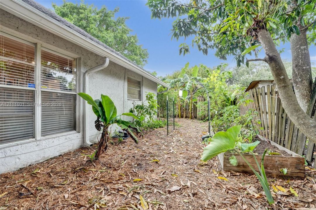 For Sale: $579,000 (4 beds, 3 baths, 1960 Square Feet)