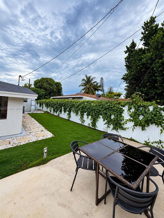 For Rent: $4,800 (3 beds, 2 baths, 1732 Square Feet)