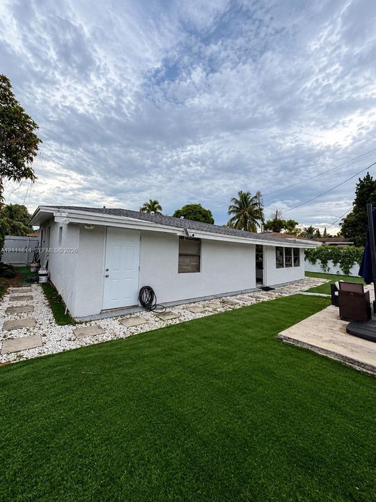 For Rent: $4,800 (3 beds, 2 baths, 1732 Square Feet)