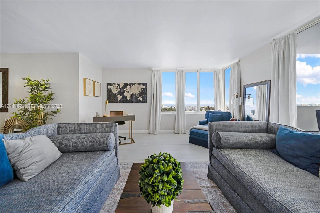 For Sale: $549,900 (1 beds, 1 baths, 990 Square Feet)