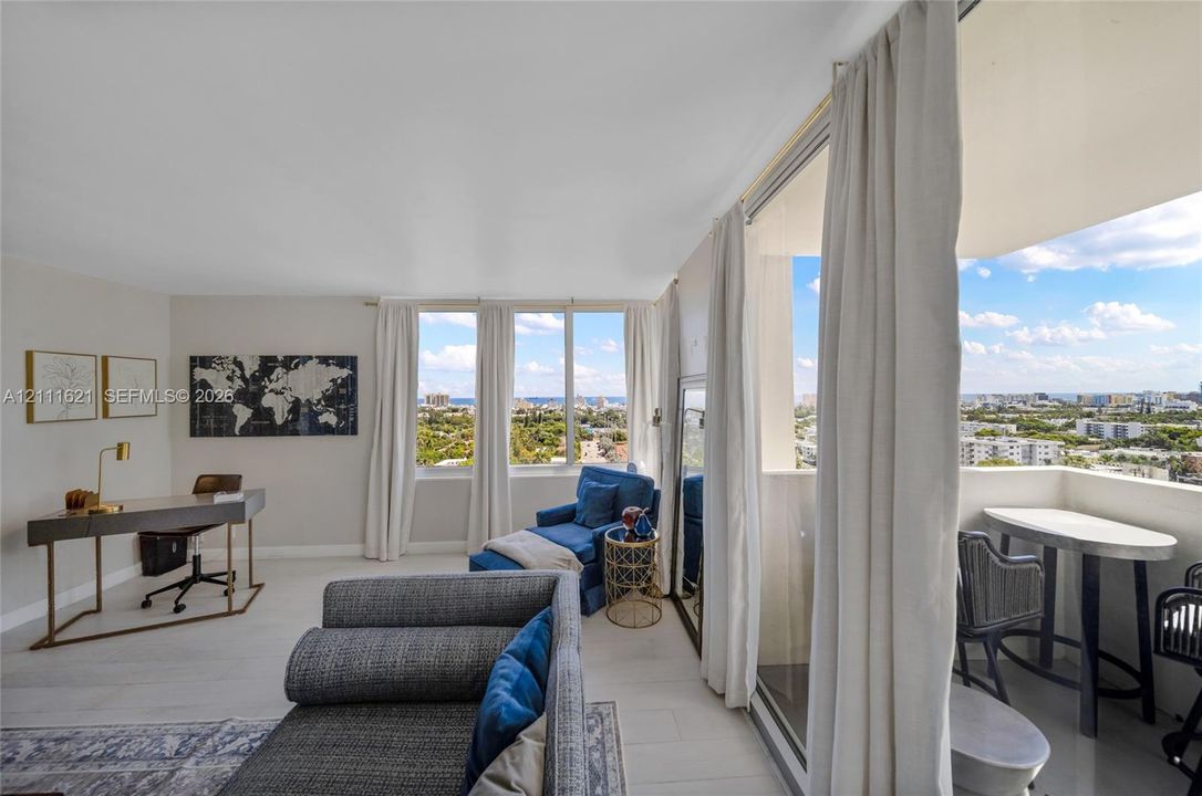 For Sale: $549,900 (1 beds, 1 baths, 990 Square Feet)