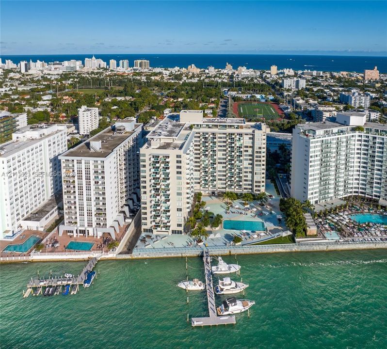 For Sale: $549,900 (1 beds, 1 baths, 990 Square Feet)