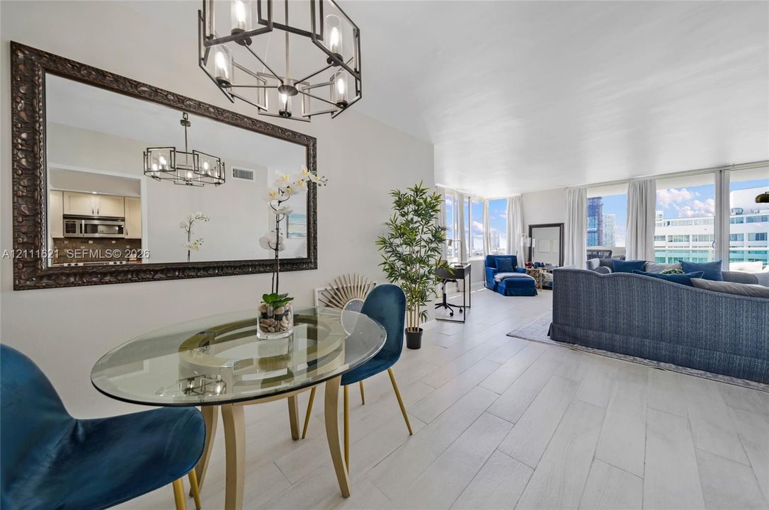 For Sale: $549,900 (1 beds, 1 baths, 990 Square Feet)