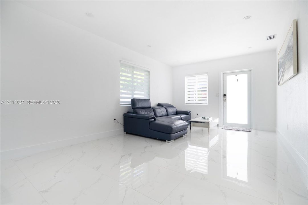 For Rent: $6,000 (3 beds, 2 baths, 1611 Square Feet)