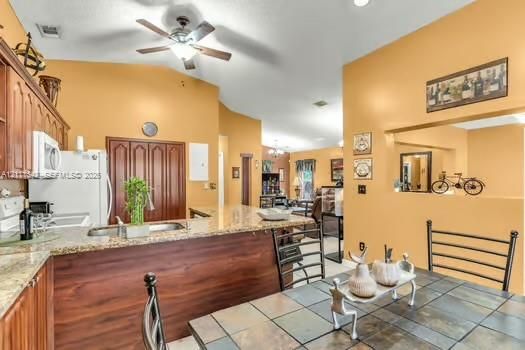 На продажу: $550,000 (4 спален, 2 ванн, 1818 Квадратных фут)