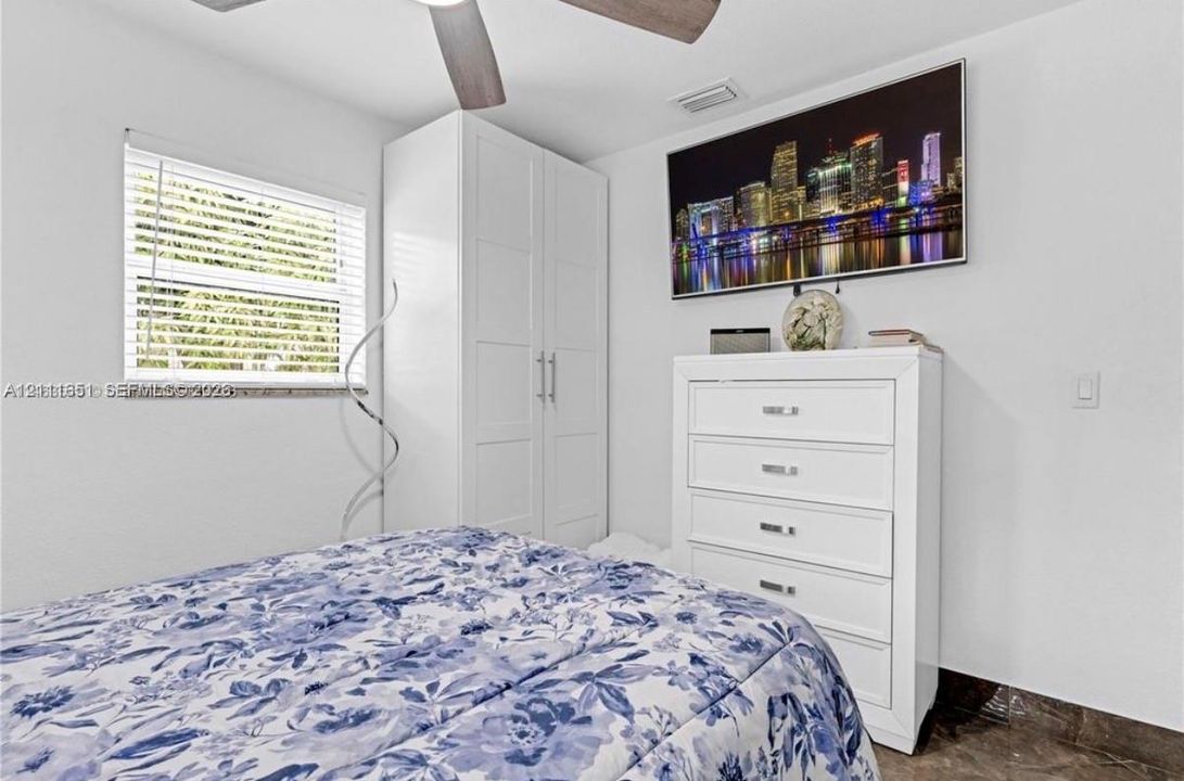 For Rent: $3,500 (3 beds, 2 baths, 1128 Square Feet)