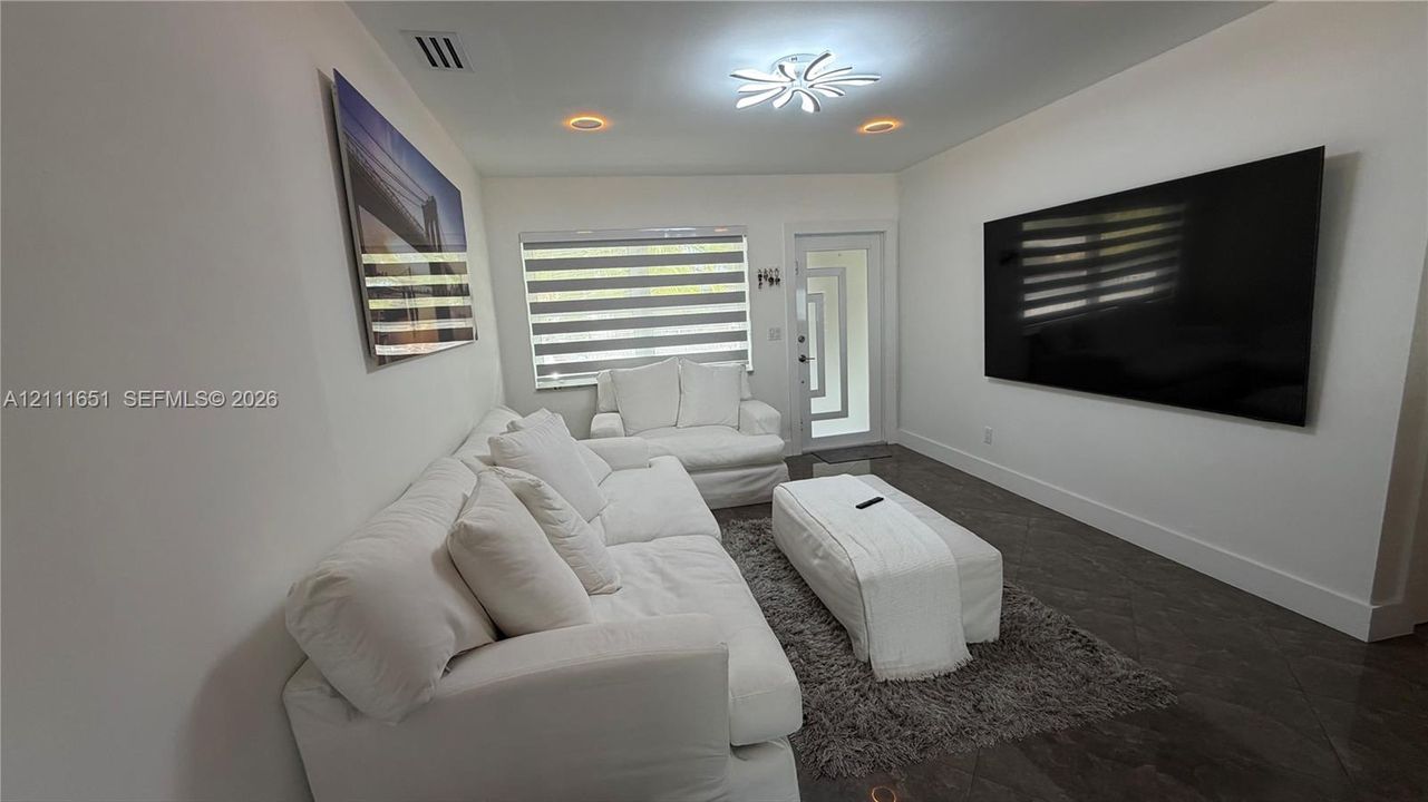 For Rent: $3,500 (3 beds, 2 baths, 1128 Square Feet)